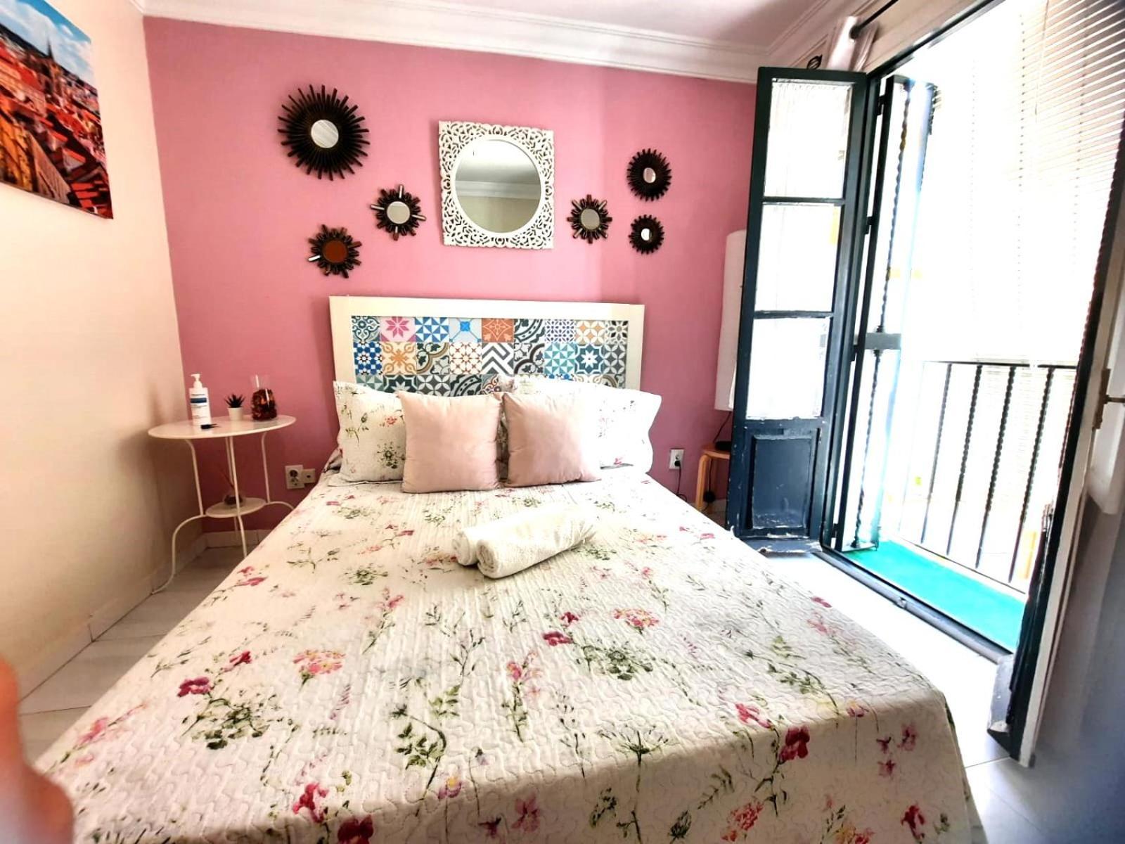 Budget And Cute Rooms With Balcony Sevilla Center Экстерьер фото