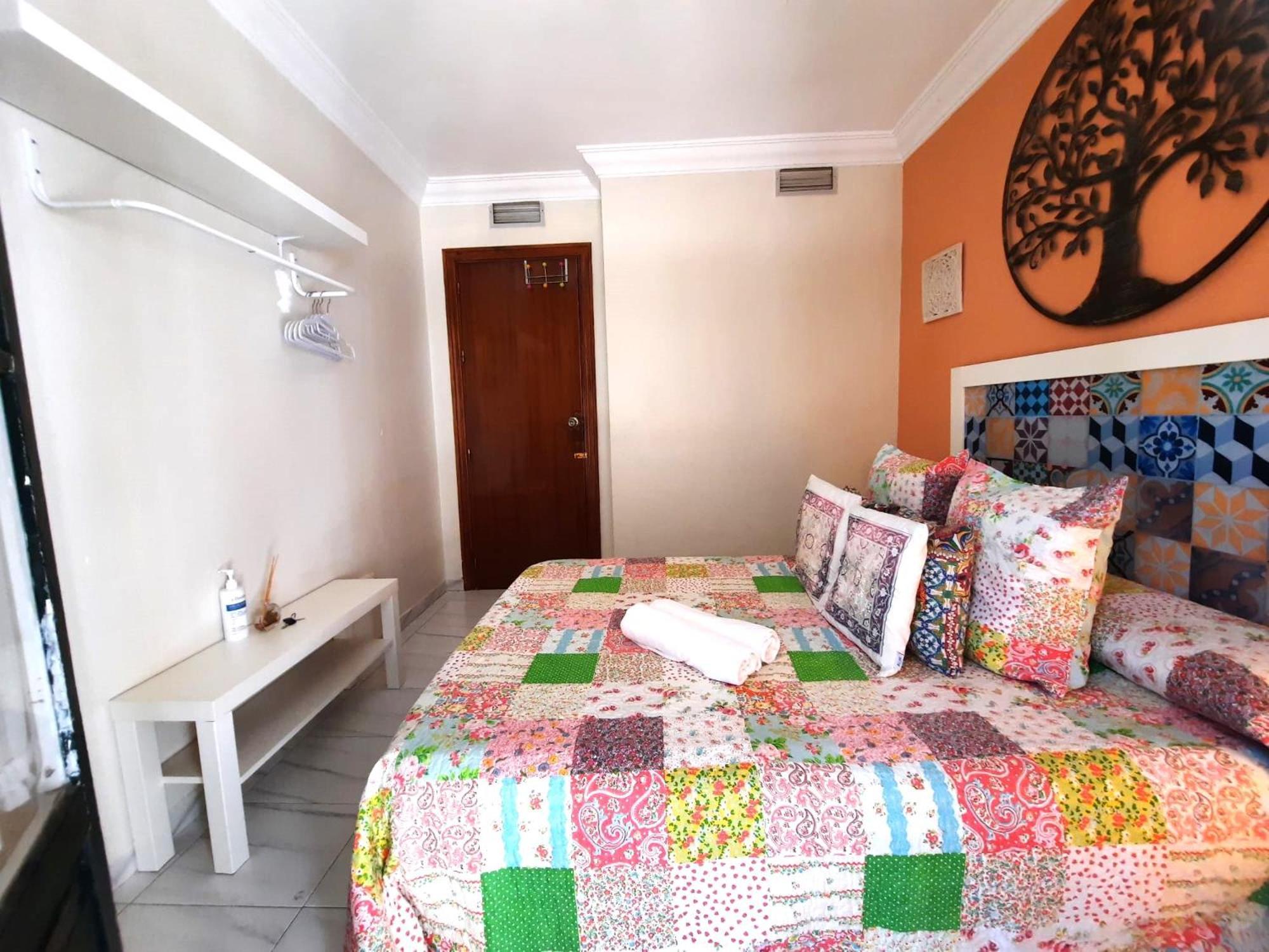 Budget And Cute Rooms With Balcony Sevilla Center Экстерьер фото