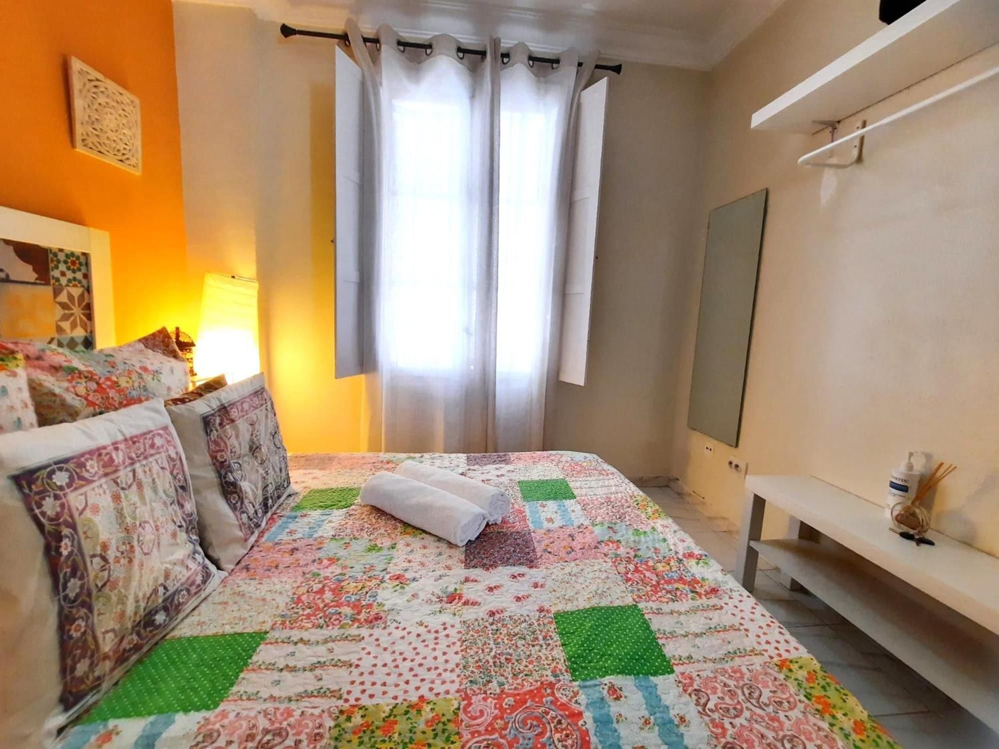 Budget And Cute Rooms With Balcony Sevilla Center Экстерьер фото